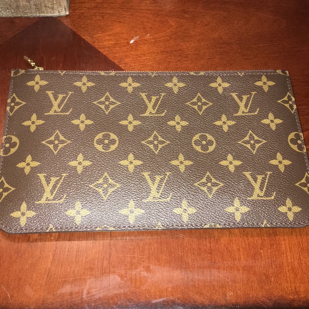 Louis Vuitton Neverfull MM Pochette